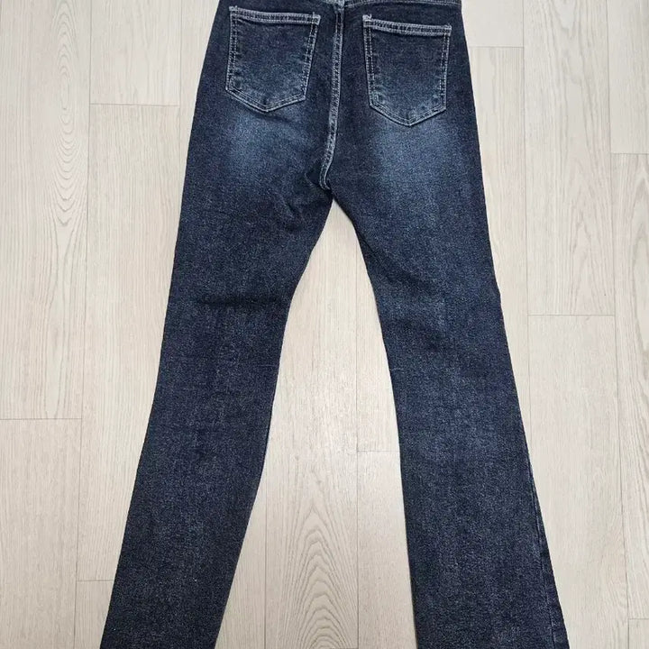 [BUNJANG] Wannabe Muse Semi Bootcut Fleece Jeans / 워너비뮤즈 세미 부츠컷 기모 청바지 (딥블루 S)