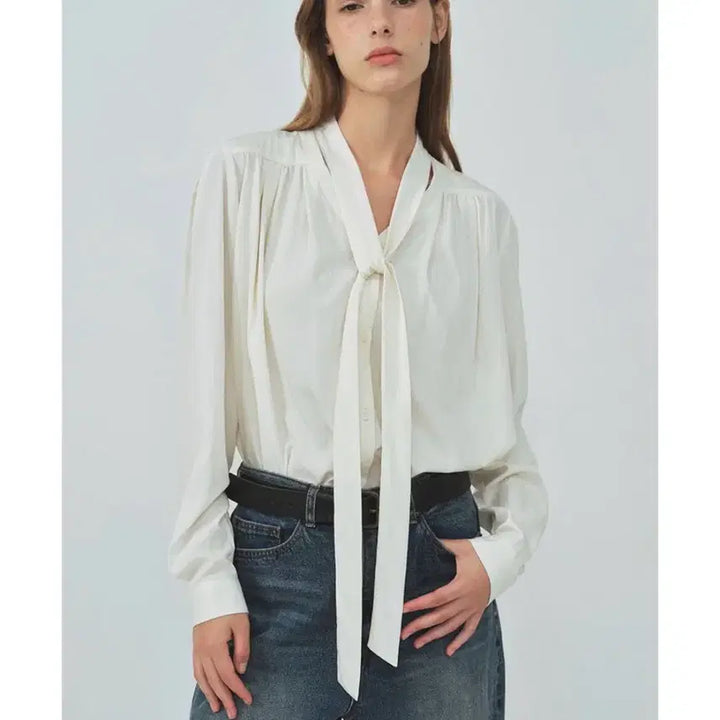 [BUNJANG] Soir Tie Shirring Blouse / 쏘이르 타이 셔링 블라우스