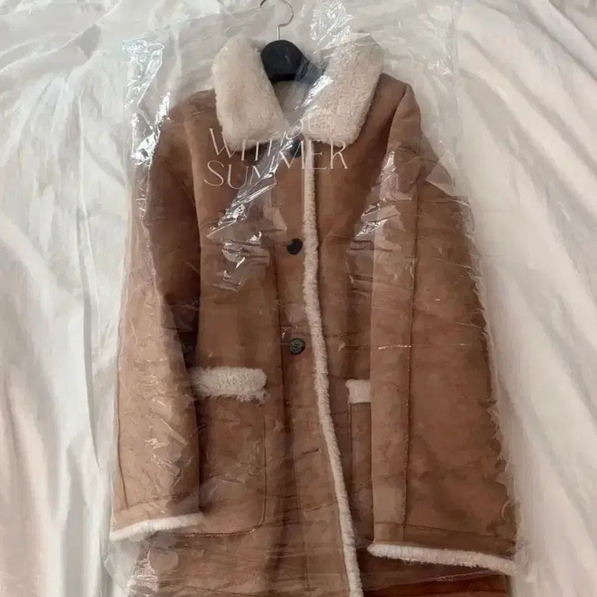 [BUNJANG] Without Summer Fuzzy Reversible Mouton / 위드아웃썸머 퍼지 리버시블 무스탕