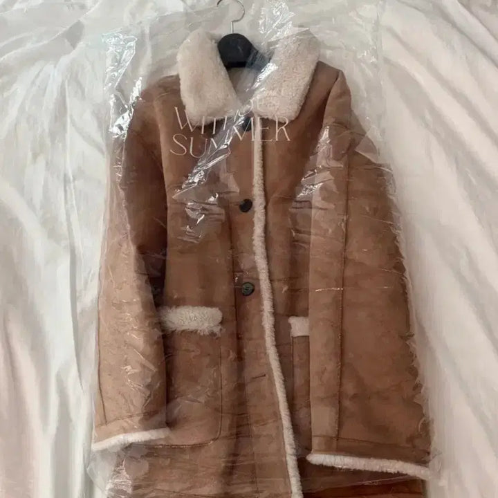 [BUNJANG] Without Summer Fuzzy Reversible Mouton / 위드아웃썸머 퍼지 리버시블 무스탕