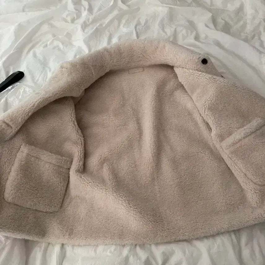 [BUNJANG] Without Summer Fuzzy Reversible Mouton / 위드아웃썸머 퍼지 리버시블 무스탕