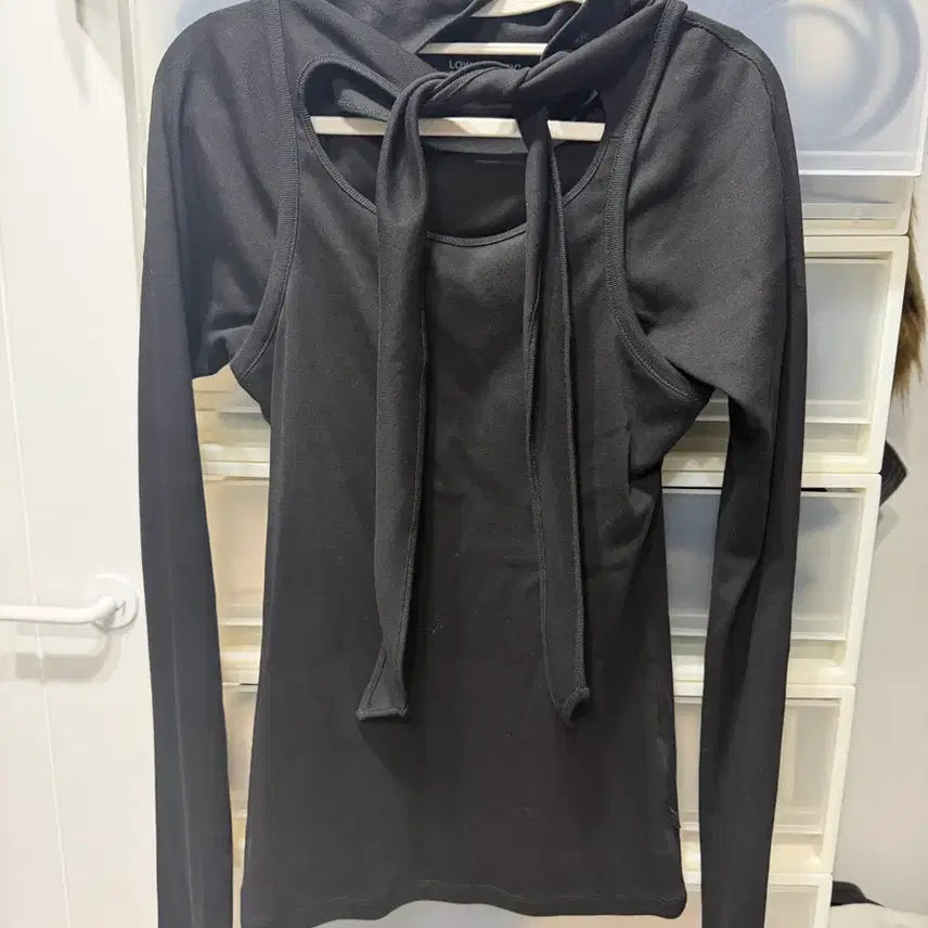 [BUNJANG] Low Classic Black Ribbon Cutout T-shirt / 로우클래식 블랙 리본 컷아웃 티셔츠