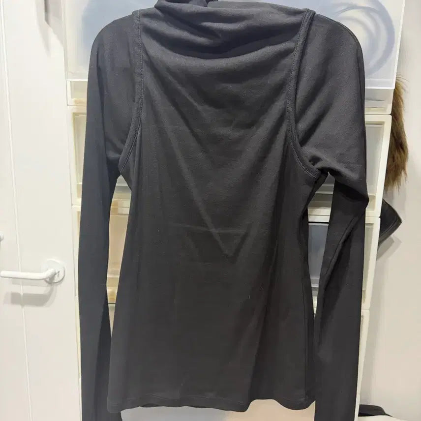 [BUNJANG] Low Classic Black Ribbon Cutout T-shirt / 로우클래식 블랙 리본 컷아웃 티셔츠