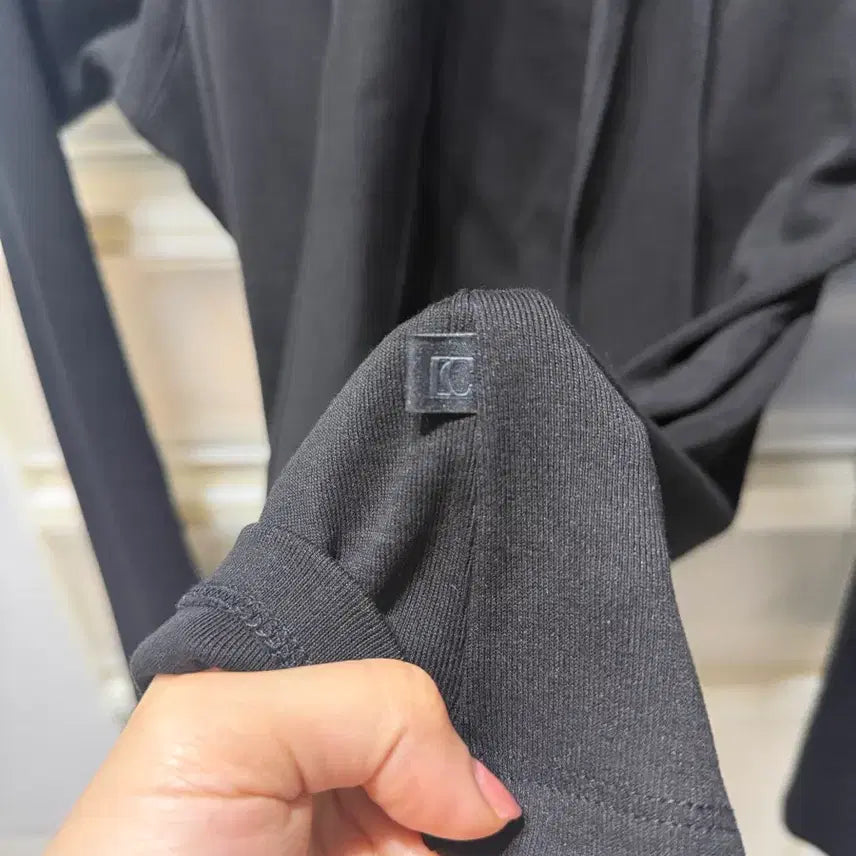 [BUNJANG] Low Classic Black Ribbon Cutout T-shirt / 로우클래식 블랙 리본 컷아웃 티셔츠