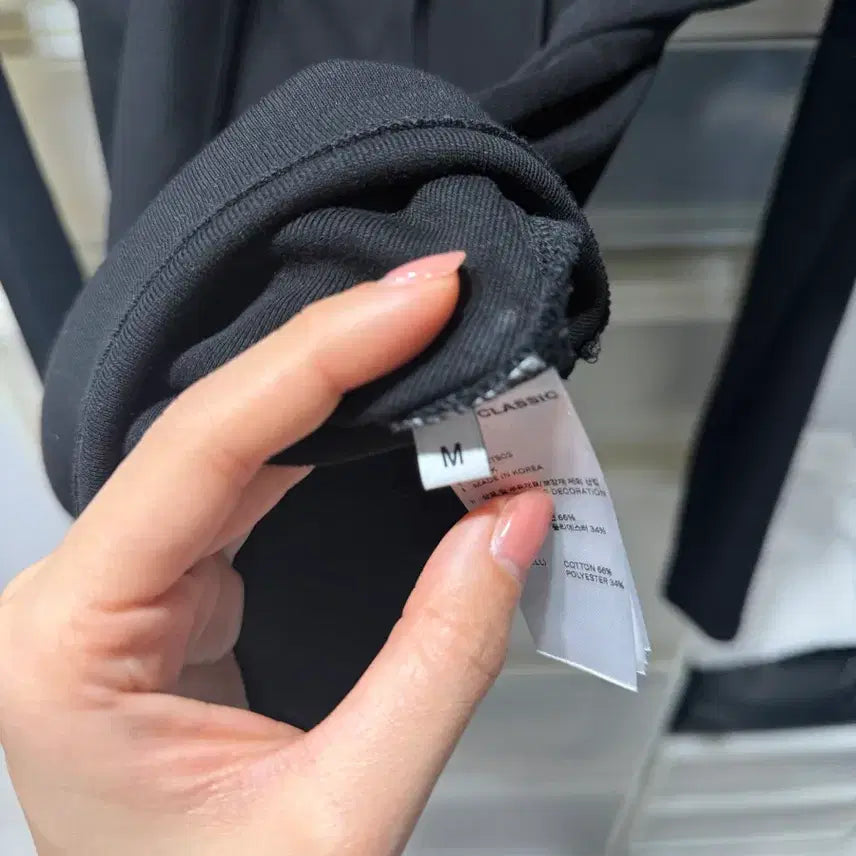 [BUNJANG] Low Classic Black Ribbon Cutout T-shirt / 로우클래식 블랙 리본 컷아웃 티셔츠