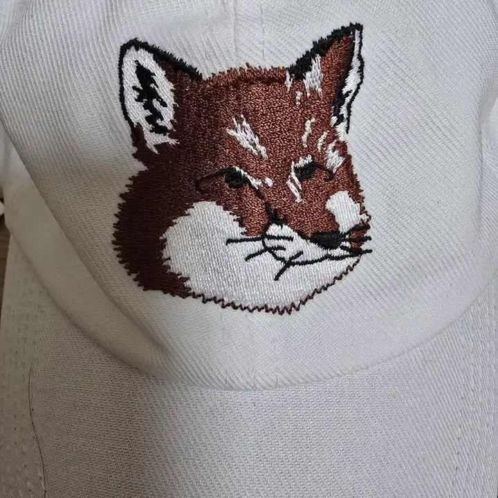 [BUNJANG] Maison Kitsune Big Fox Embroidered Ball Cap White / 메종키츠네 빅폭스 자수 볼캡 화이트 ㅡ 새상품