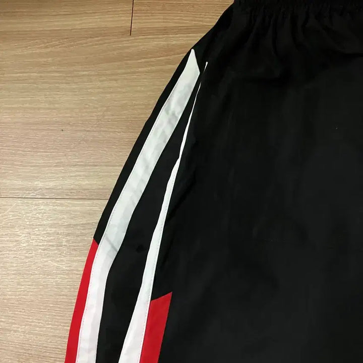 [BUNJANG] Ake Black Training Pants / 아케 검정색 삼선 트레이닝 바지