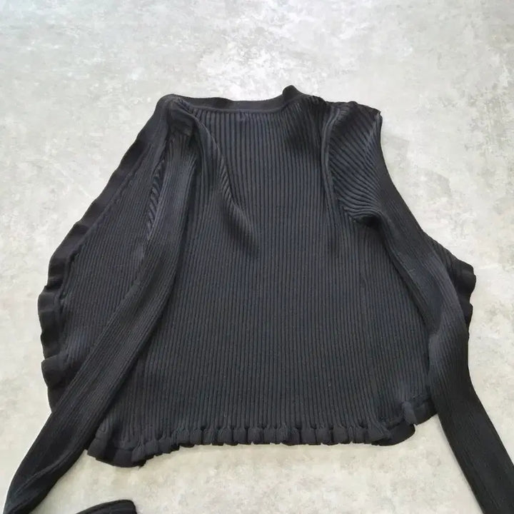 [BUNJANG] Black Frill Knit Cardigan / 블랙 프릴 니트 가디건