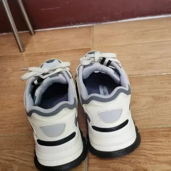 [BUNJANG] Discovery Gray Sneakers 230mm / 디스커버리 운동화 230mm