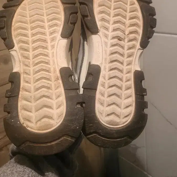 [BUNJANG] Discovery Gray Sneakers 230mm / 디스커버리 운동화 230mm