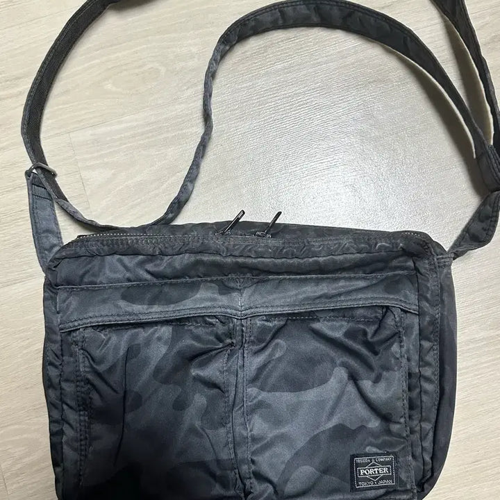 [BUNJANG] Porter Yoshida Tanker Camo Shoulder Bag L / PORTER 요시다 포터 탱커 숄더백 카모 L