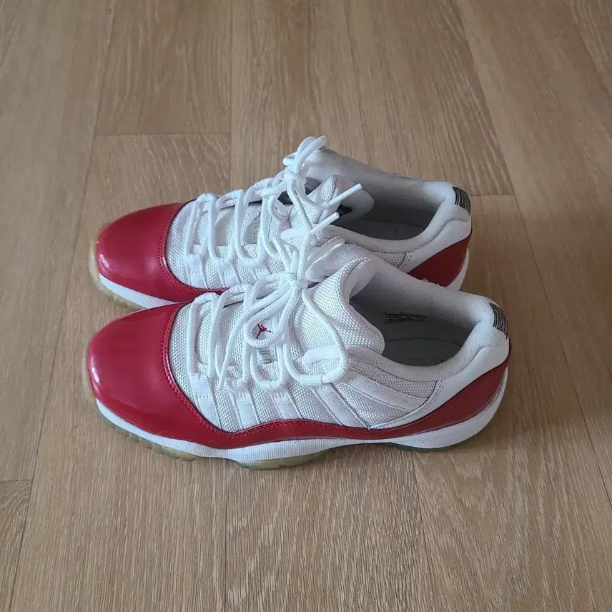 [BUNJANG] Nike Air Jordan 11 Low Varsity Red Sneakers / 나이키 운동화 신발 에어 조던 11 로우 바시티 레드 새상품