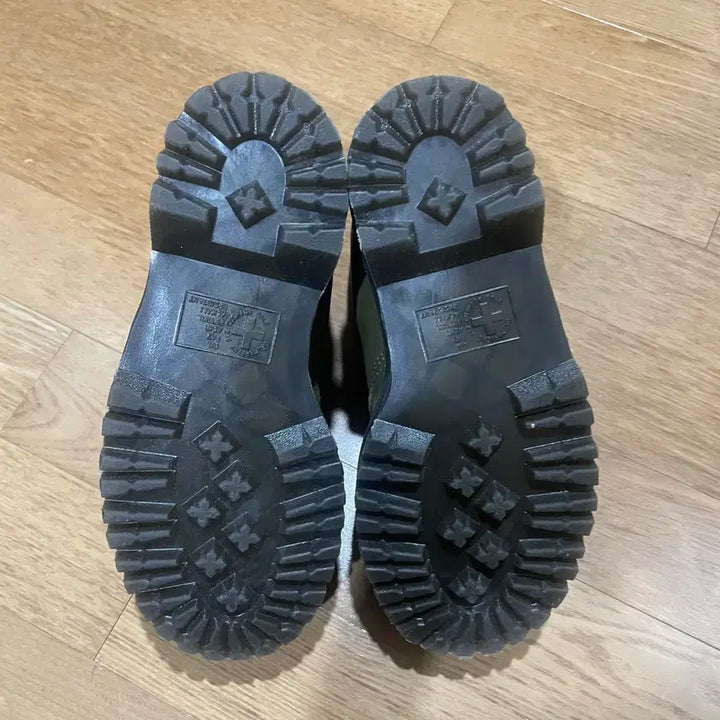 [BUNJANG] Dr. Martens Devon Flower Buckle Leather Boots (230-235) / 닥터마틴 데본 플라워 버클 가죽 부츠 230-235