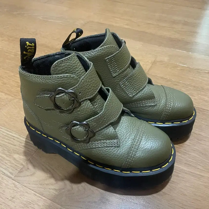 [BUNJANG] Dr. Martens Devon Flower Buckle Leather Boots (230-235) / 닥터마틴 데본 플라워 버클 가죽 부츠 230-235
