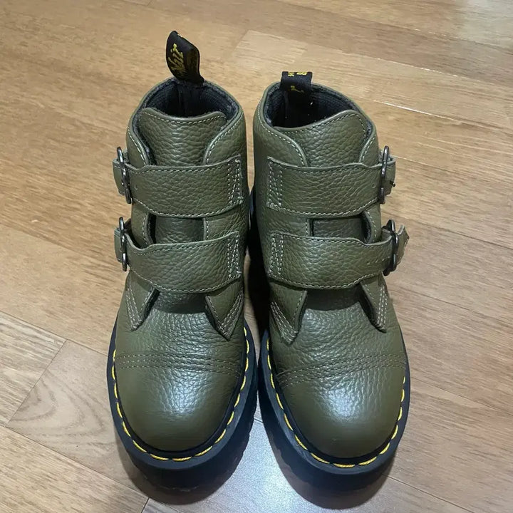 [BUNJANG] Dr. Martens Devon Flower Buckle Leather Boots (230-235) / 닥터마틴 데본 플라워 버클 가죽 부츠 230-235