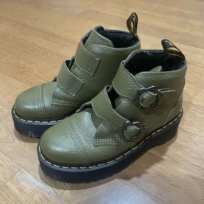 [BUNJANG] Dr. Martens Devon Flower Buckle Leather Boots (230-235) / 닥터마틴 데본 플라워 버클 가죽 부츠 230-235