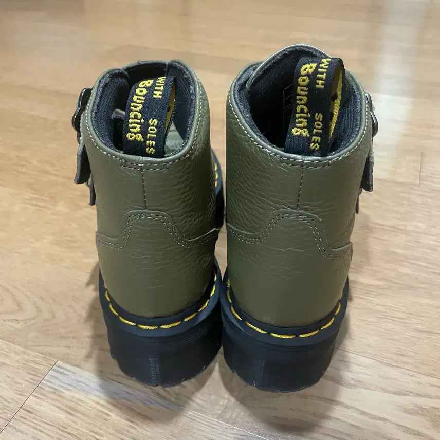 [BUNJANG] Dr. Martens Devon Flower Buckle Leather Boots (230-235) / 닥터마틴 데본 플라워 버클 가죽 부츠 230-235