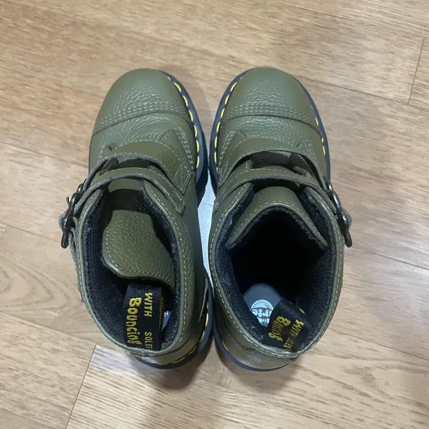 [BUNJANG] Dr. Martens Devon Flower Buckle Leather Boots (230-235) / 닥터마틴 데본 플라워 버클 가죽 부츠 230-235