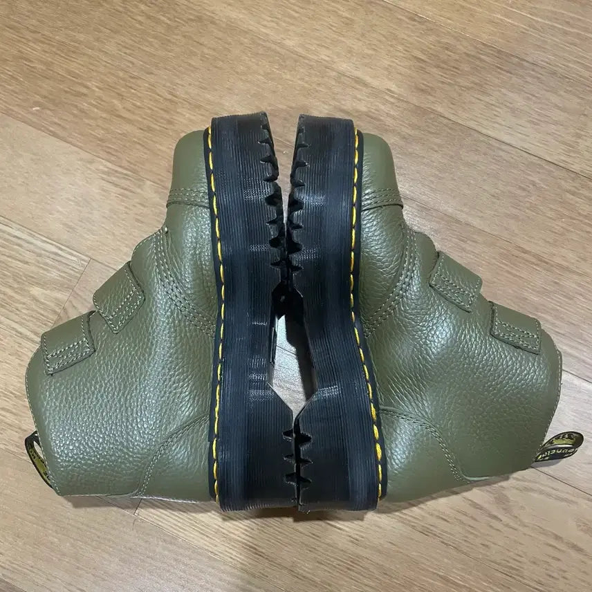 [BUNJANG] Dr. Martens Devon Flower Buckle Leather Boots (230-235) / 닥터마틴 데본 플라워 버클 가죽 부츠 230-235