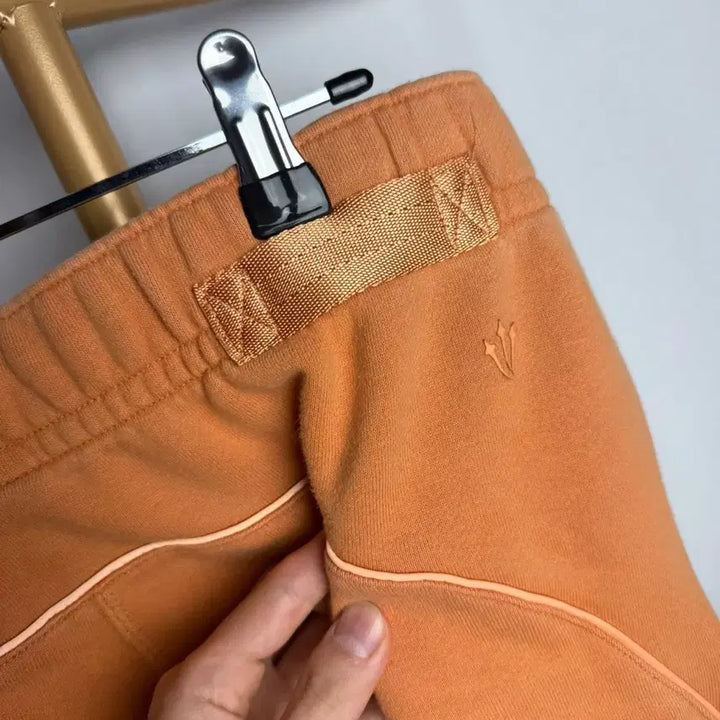 [BUNJANG] Nike x Drake NOCTA Fleece CS Sweatpants Hot Curry / M ) 나이키 x 드레이크 녹타 플리스 CS 스웻팬츠 핫 커리