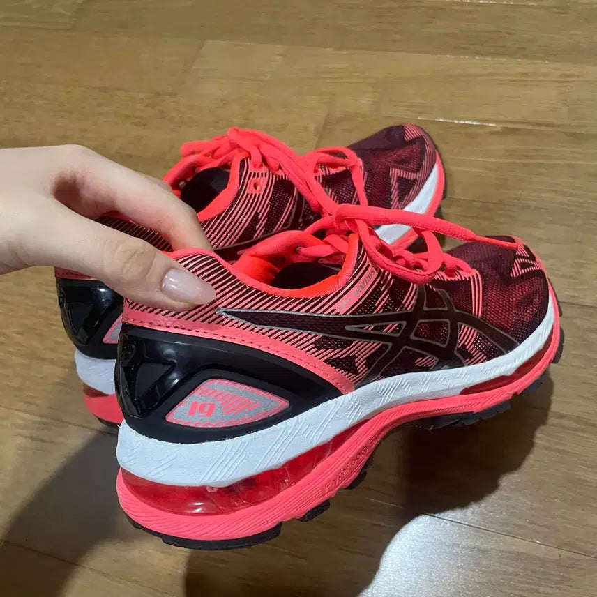 [SOLD OUT] 아식스 젤님버스19 런닝화 245