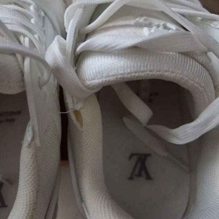 [BUNJANG] Denim White Trainers (Size 270) / 데님 화이트 트레이너 270