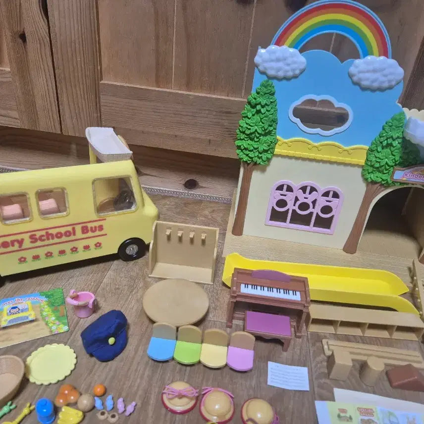 [BUNJANG] Sylvanian Families Rainbow Kindergarten Gift Set / 실바니안 토이저러스판 무지개유치원 기프트세트 (인형 X)