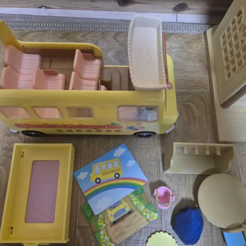 [BUNJANG] Sylvanian Families Rainbow Kindergarten Gift Set / 실바니안 토이저러스판 무지개유치원 기프트세트 (인형 X)