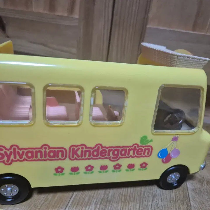 [BUNJANG] Sylvanian Families Rainbow Kindergarten Gift Set / 실바니안 토이저러스판 무지개유치원 기프트세트 (인형 X)