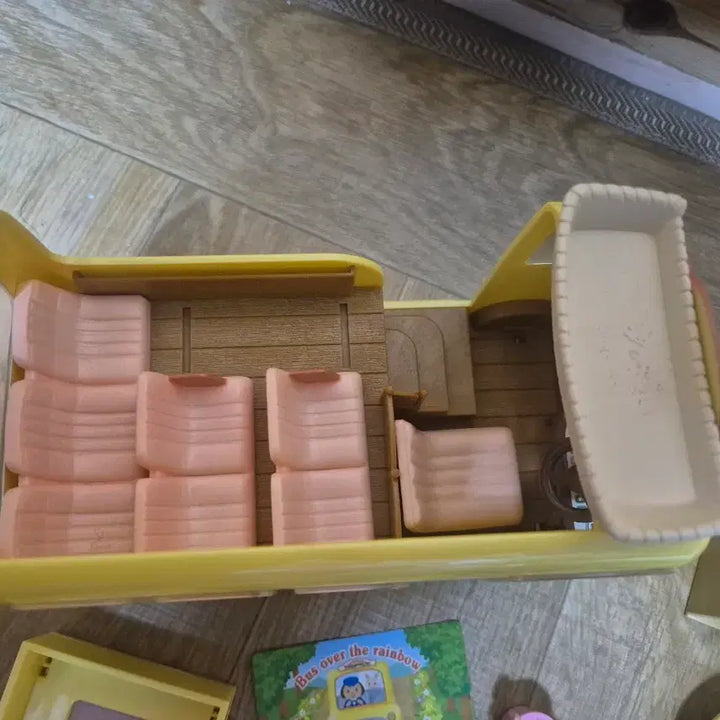[BUNJANG] Sylvanian Families Rainbow Kindergarten Gift Set / 실바니안 토이저러스판 무지개유치원 기프트세트 (인형 X)