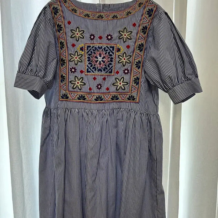 [BUNJANG] Striped Embroidered Dress / 스트라이프 자수 원피스