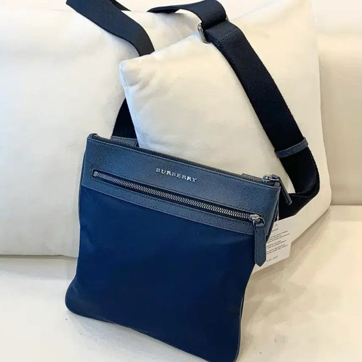 [BUNJANG] Burberry Messenger Crossbody Bag / 버버리 메신저 크로스백 (정품)