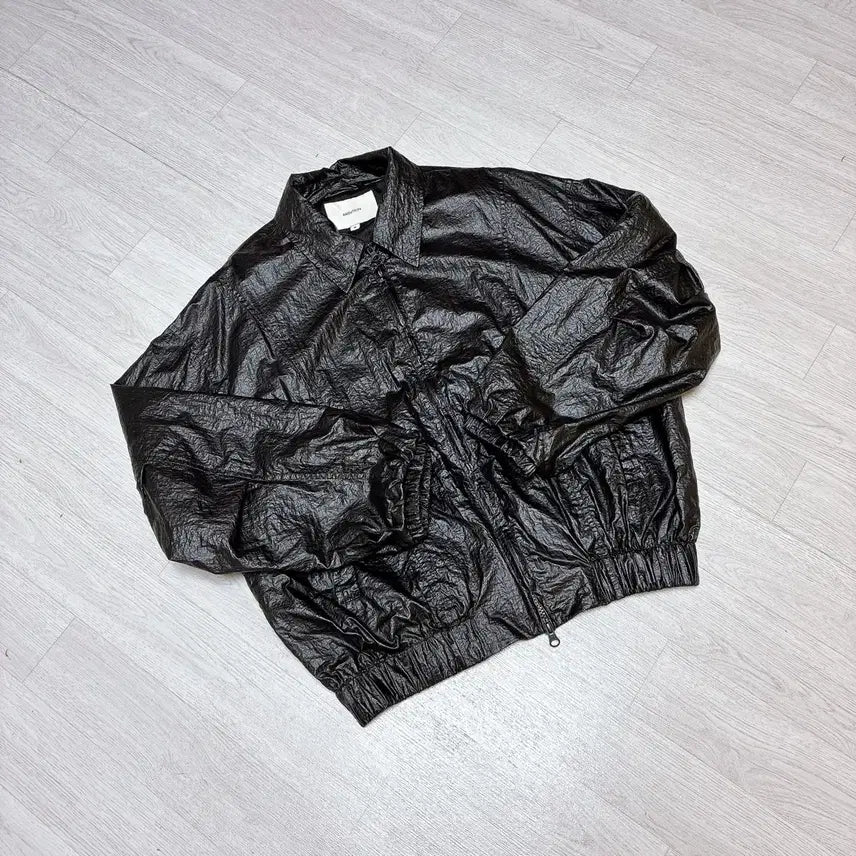 [BUNJANG] Un Out Fit Crack Coating Collar Windbreaker Black M Size / [언아웃핏] 크랙 코팅 카라 바람막이 블랙 M사이즈