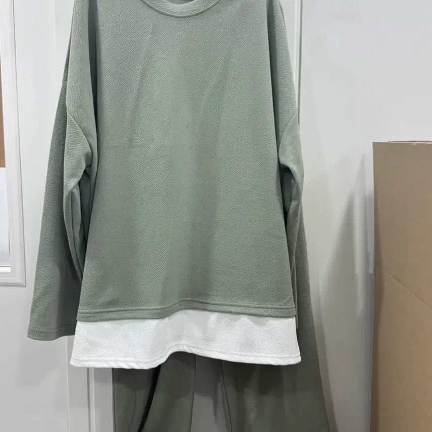 [BUNJANG] Layered Oversized Sweatshirt and Banding Pants Set / 레이어드 오버핏 맨투맨 + 밴딩 팬츠 세트 (새상품)
