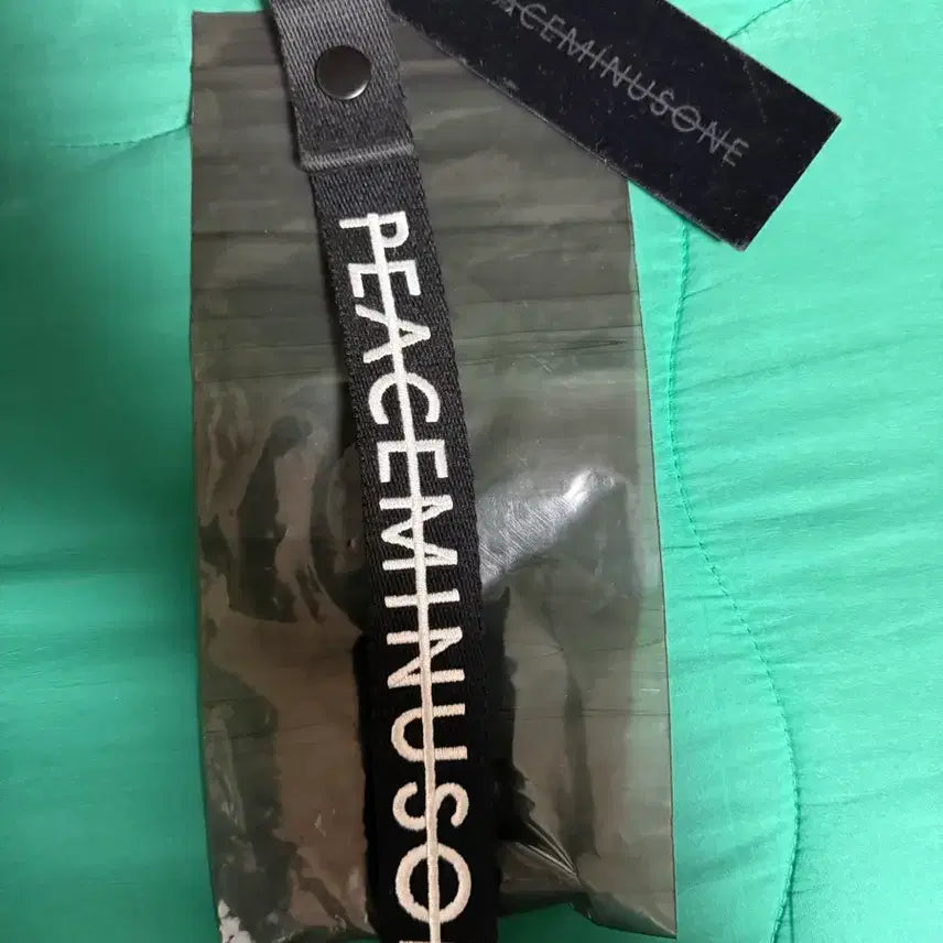 [BUNJANG] PEACEMINUSONE Carrier Strap / 피스마이너스원 캐리어 스트랩