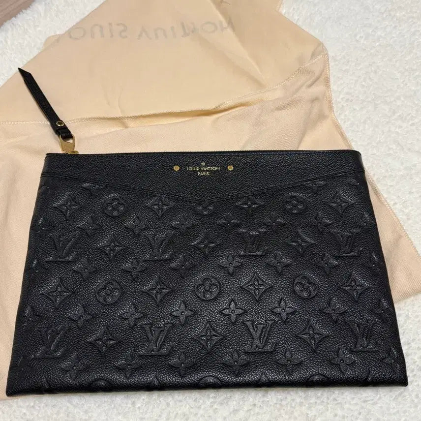 [BUNJANG] Louis Vuitton Daily Pouch Monogram Empreinte M62937 / 루이비통 데일리 파우치 모노그램 앙프렝뜨 M62937