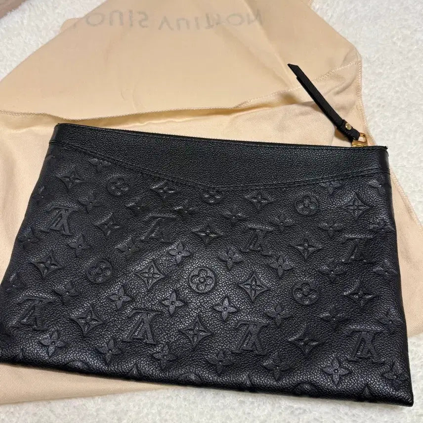 [BUNJANG] Louis Vuitton Daily Pouch Monogram Empreinte M62937 / 루이비통 데일리 파우치 모노그램 앙프렝뜨 M62937