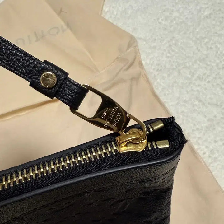 [BUNJANG] Louis Vuitton Daily Pouch Monogram Empreinte M62937 / 루이비통 데일리 파우치 모노그램 앙프렝뜨 M62937