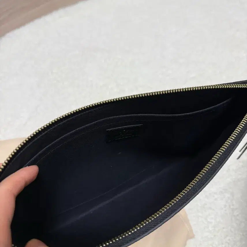 [BUNJANG] Louis Vuitton Daily Pouch Monogram Empreinte M62937 / 루이비통 데일리 파우치 모노그램 앙프렝뜨 M62937