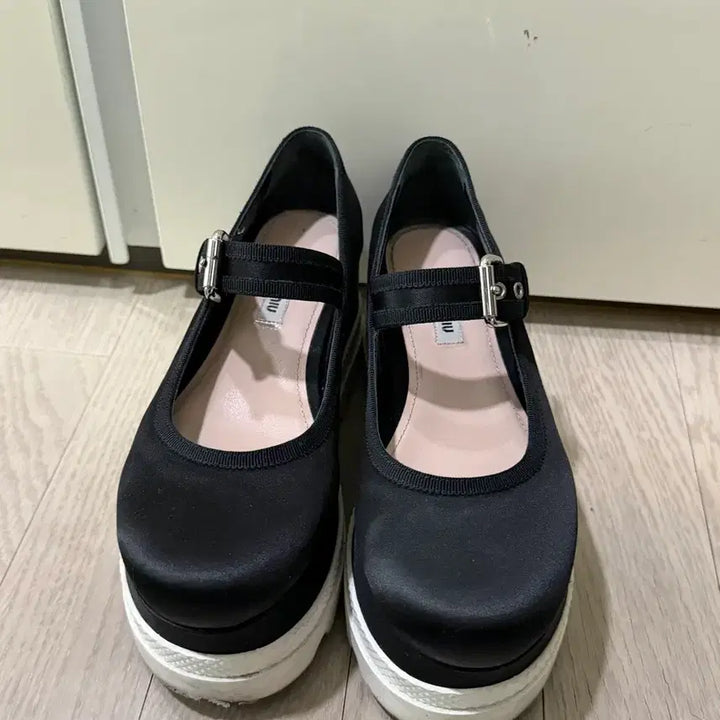 [BUNJANG] Miu Miu Mary Jane Platform Shoes (Size 36) / 미우미우 블랙 메리제인 플랫폼 슈즈 36사이즈