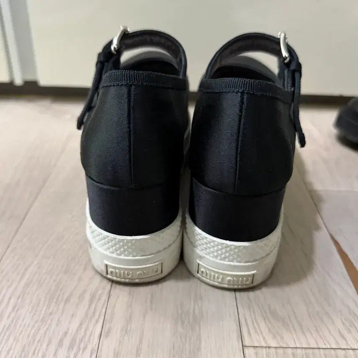 [BUNJANG] Miu Miu Mary Jane Platform Shoes (Size 36) / 미우미우 블랙 메리제인 플랫폼 슈즈 36사이즈