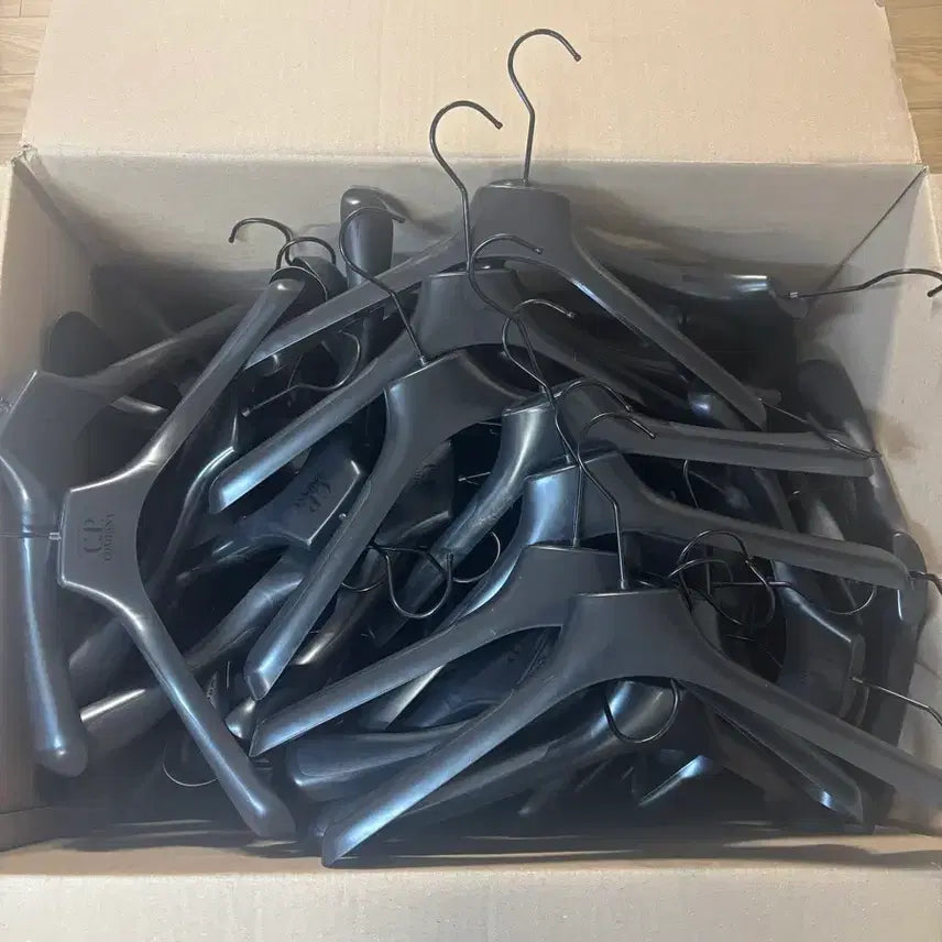 [BUNJANG] CP Company Clothes Hanger / cp컴퍼니 옷걸이