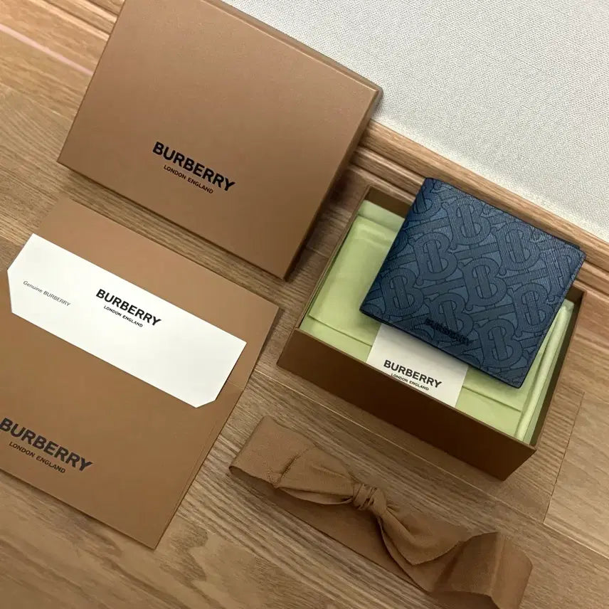 [BUNJANG] Burberry Monogram Men's Wallet / 버버리 모노그램 남성 반지갑 (공홈구매)