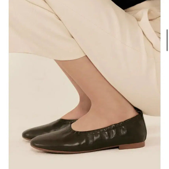 [BUNJANG] Cuern Roma05 Scrunchie Flat 235 / 쿠에른 로마05 스크런치 플랫 235