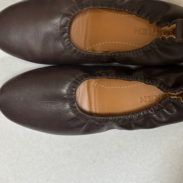 [BUNJANG] Cuern Roma05 Scrunchie Flat 235 / 쿠에른 로마05 스크런치 플랫 235