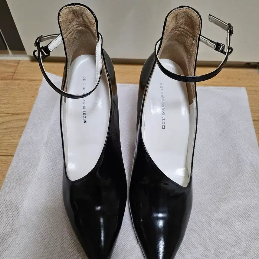 [SOLD OUT] 올리브 핸드메이드 블랙 펌프스힐 245