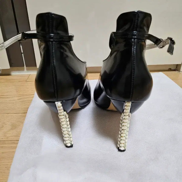 [SOLD OUT] 올리브 핸드메이드 블랙 펌프스힐 245
