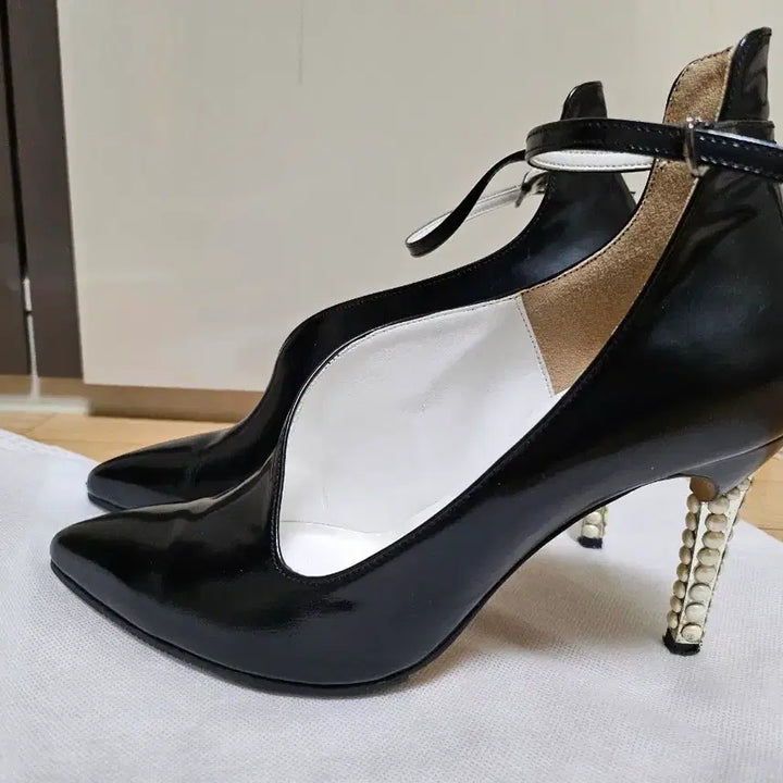[SOLD OUT] 올리브 핸드메이드 블랙 펌프스힐 245