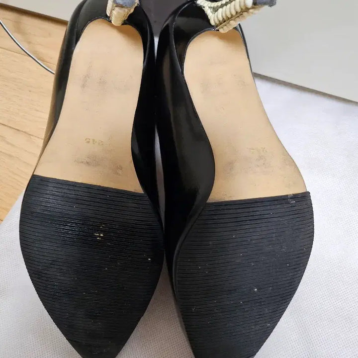 [SOLD OUT] 올리브 핸드메이드 블랙 펌프스힐 245