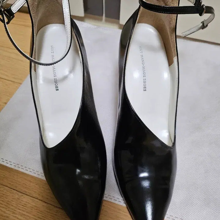 [SOLD OUT] 올리브 핸드메이드 블랙 펌프스힐 245